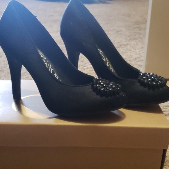 Heels - Picture 1 of 1